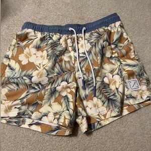 american eagle swim trunks 5.5’ Medium *NEW*